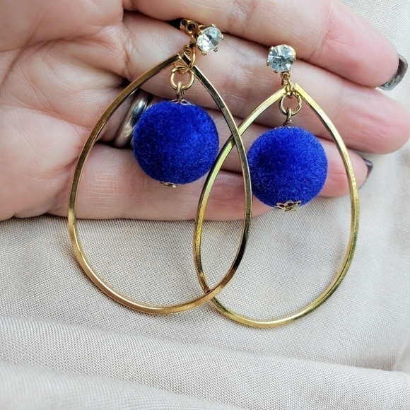 Gold tone stud dangling earrings spheres blue felt like balls globes - Picture 1 of 9